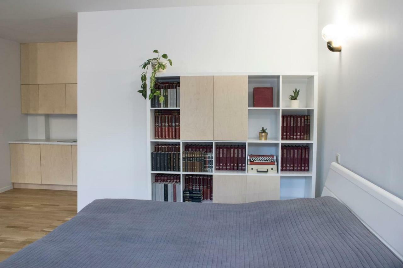 Mini Home Bookshop Studios Аеропорт Вільнюс Екстер'єр фото